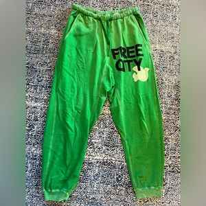 FREECITY sunfades pocket sweatpant. Size L.